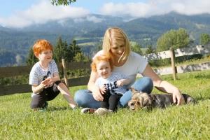 Urlaubserlebnisse mit Hund auf der hobeleigenen Hundewiese