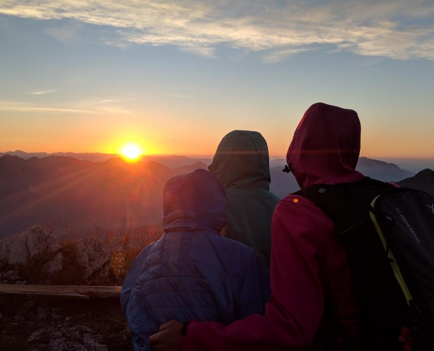Simply indescribable: A sunrise hike in the mountains is a must!