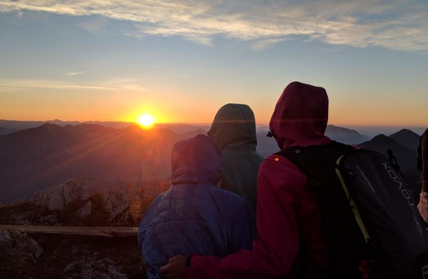 Einfach unbeschreiblich: Eine Sonnenaufgangswanderung in den Bergen!