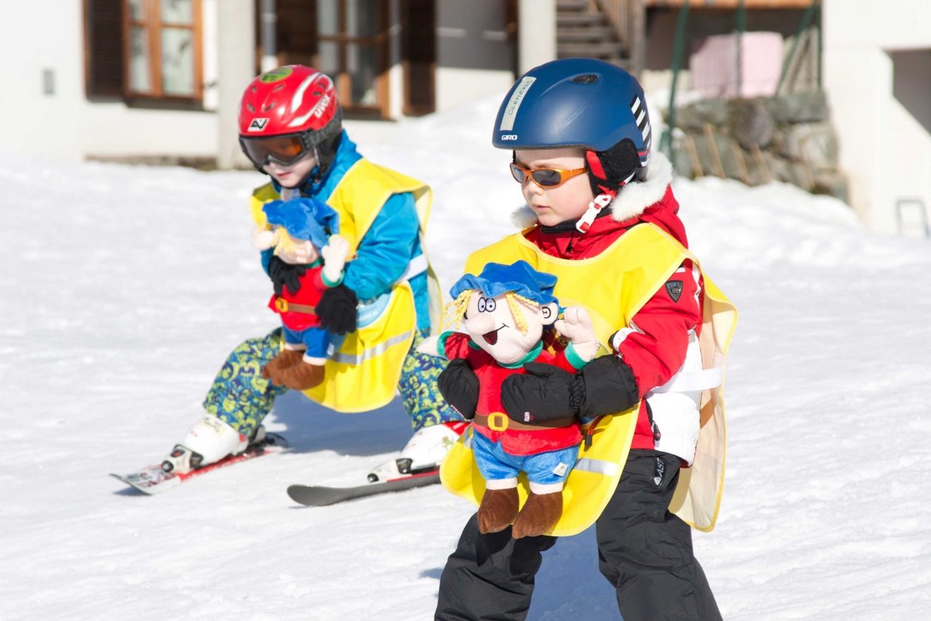 Kinderhotel-Ramsi-Skischule_Pistenflöhe Winter